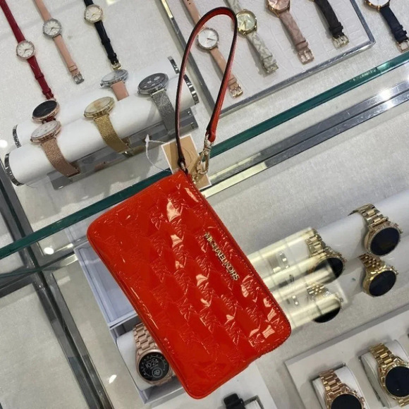 MK LG Gusset Wristlet Manda (to WM) - Picture 9 of 9